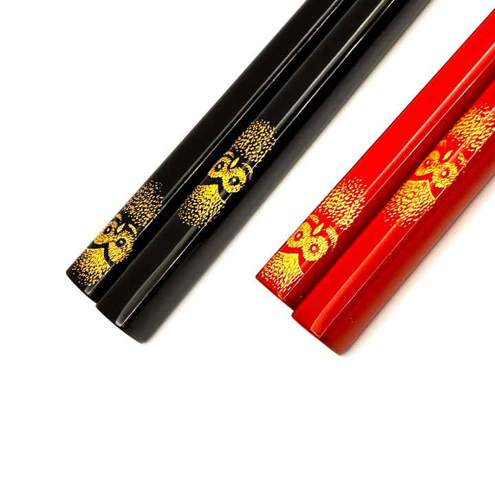 Kawatsura Lacquerware Chopsticks with Textured Dry Lacquer Tips and Owl Design, with Matching Chopstick Rest (Engravable, in Paulownia Box)